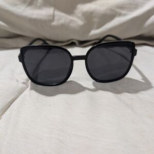 🎀 $5 Y2K Sunglasses with Polish Frame and Double Bridge